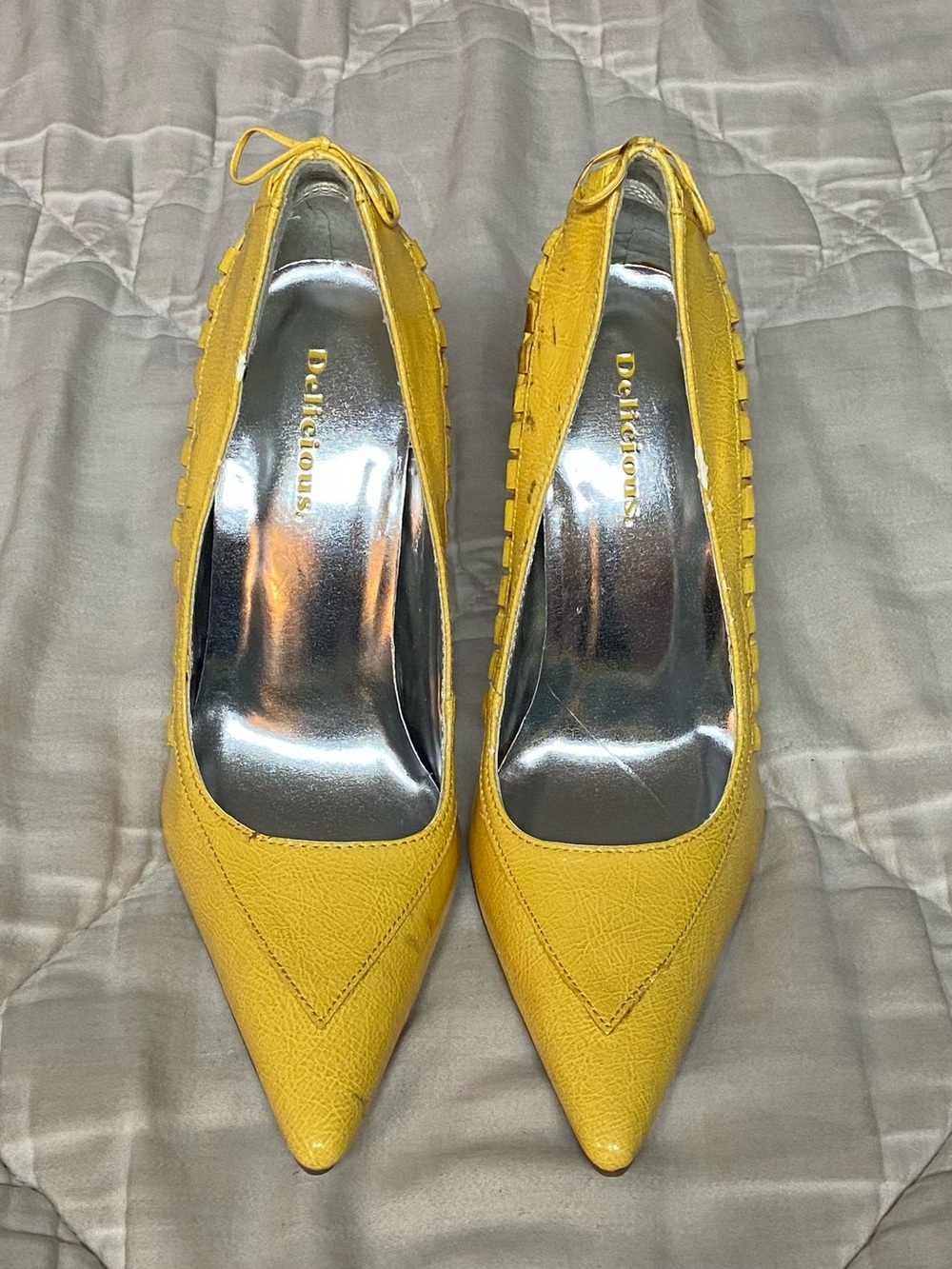 Brand New - Delicious Bright Yellow Pointed-Toe Pumps with Scalloped Trim